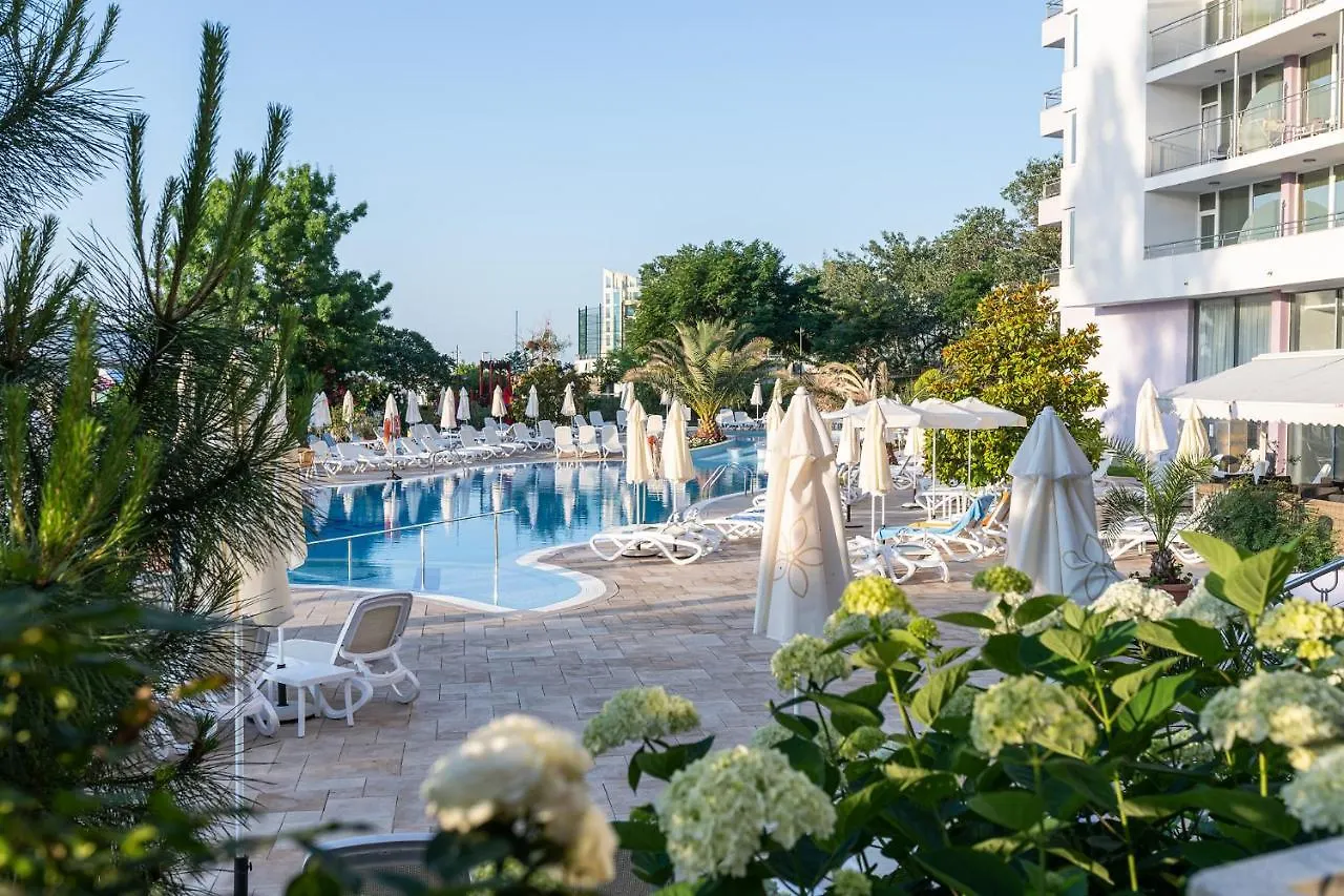 منتجع فندق Neptun Beach ساني بيتش