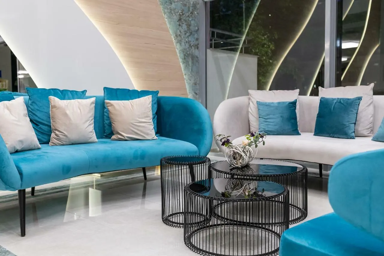 فندق Neptun Beach ساني بيتش 4*,