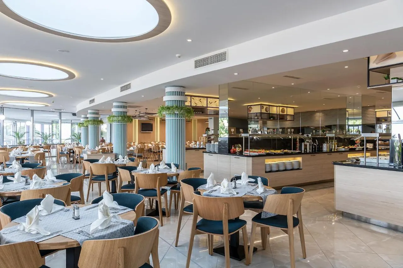 فندق Neptun Beach ساني بيتش 4*,